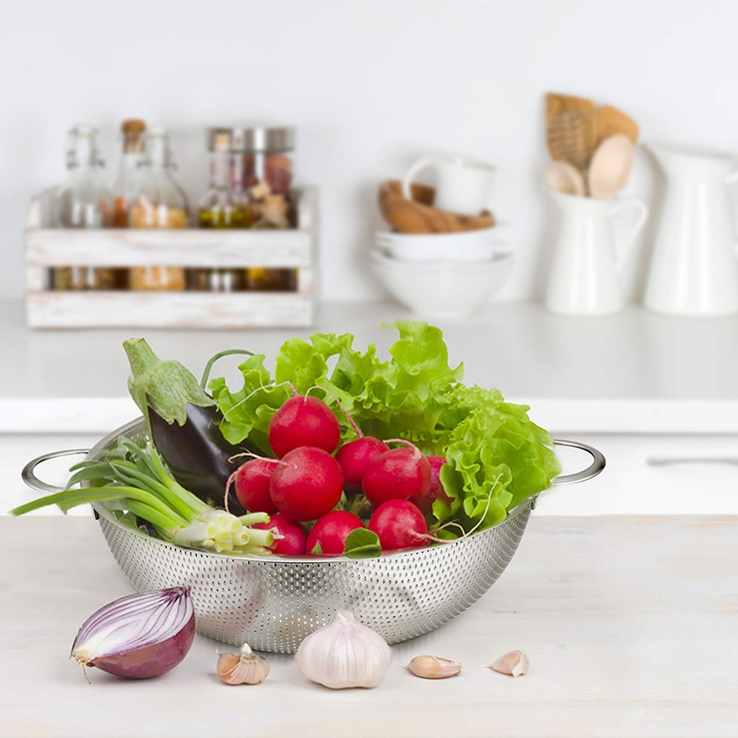 HaWare Colander Set of 3, Stainless Steel Colanders with Handle, Metal Colander Perforated Strainer for Kitchen Pasta/Vegetable/Rice/Fruit/Food - Dishwasher Safe- （16/22/28 cm）