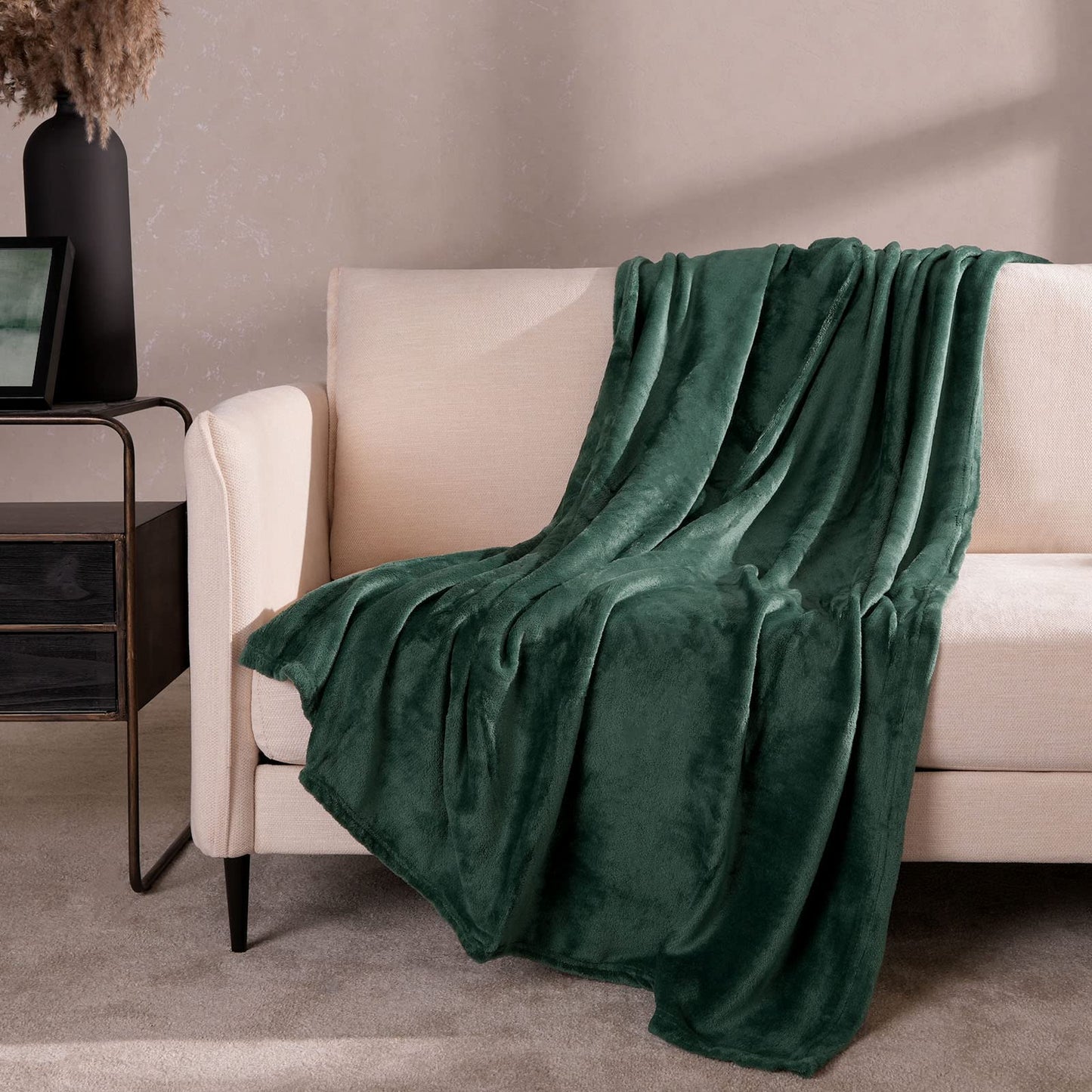 Brentfords Super Ultra Soft Flannel Fleece Blanket Large Fluffy Warm Throw Over Bed Sofa Settee, Emerald Green - 120 x 150cm Medium - 120 x 150cm