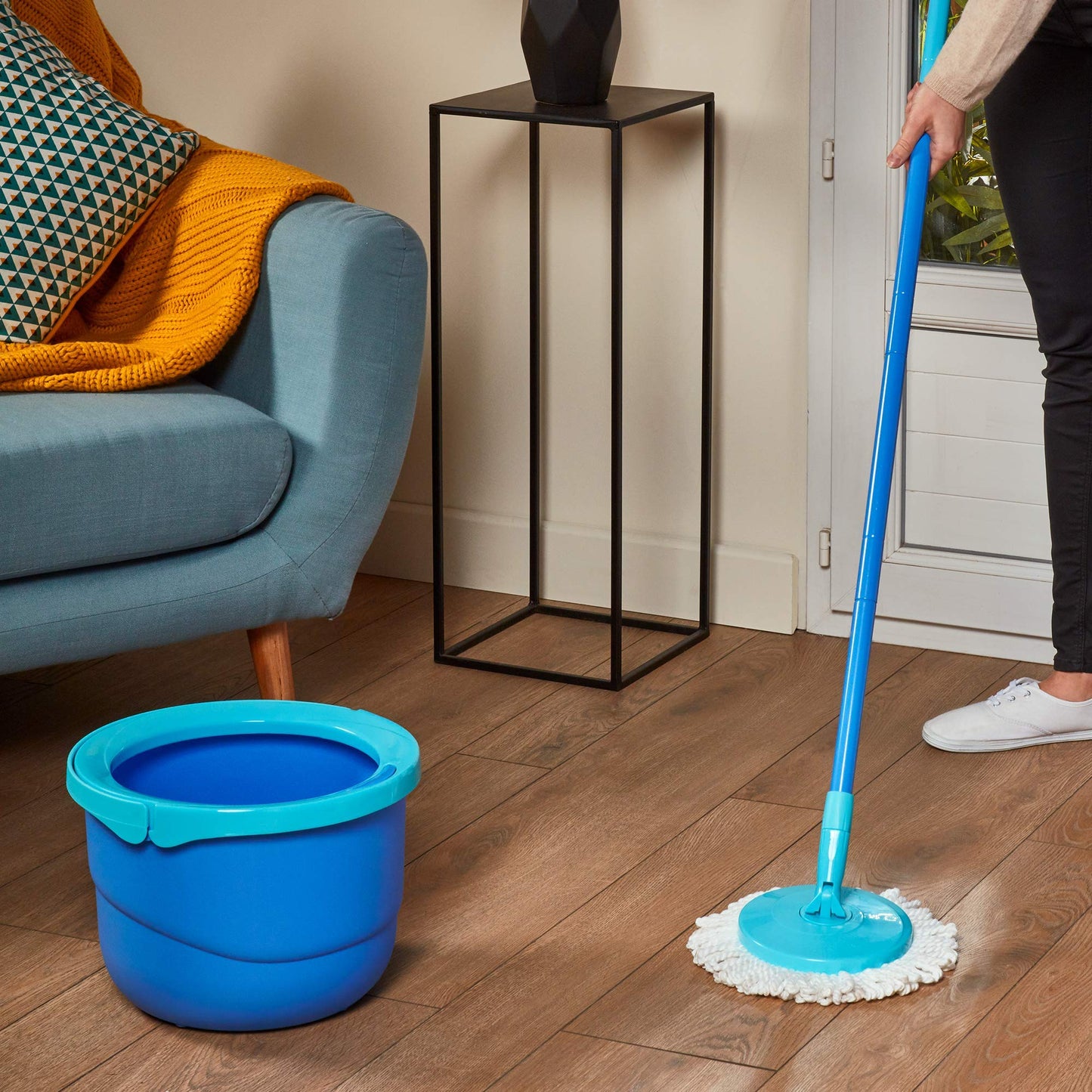 Spontex Full Action System Spin Mop and Bucket Set - Easy 360° Wringing & Rinsing System - Cleans Laminate, Wood & Tile Flooring - 2 x Microfibre Mop Head Refills Full Action System Set - Extra Refill