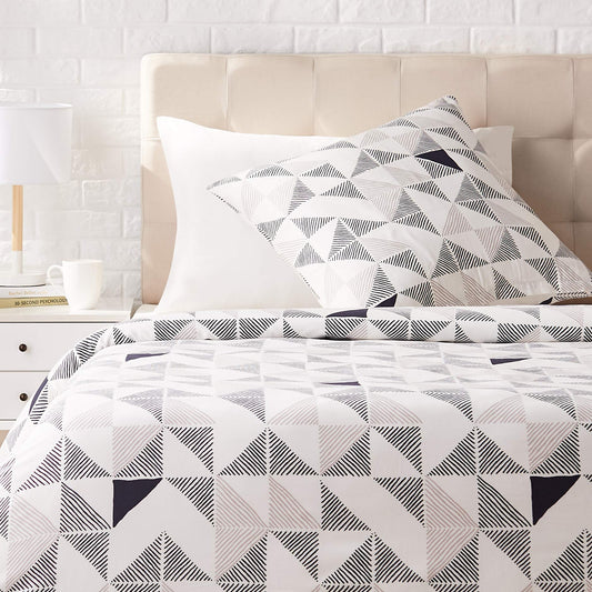 Amazon Basics Sateen 2 Piece Duvet Cover Set - 135 x200 cm / 80 x 80 cm x 1, Geometric, Diamond Fusion pillowcase