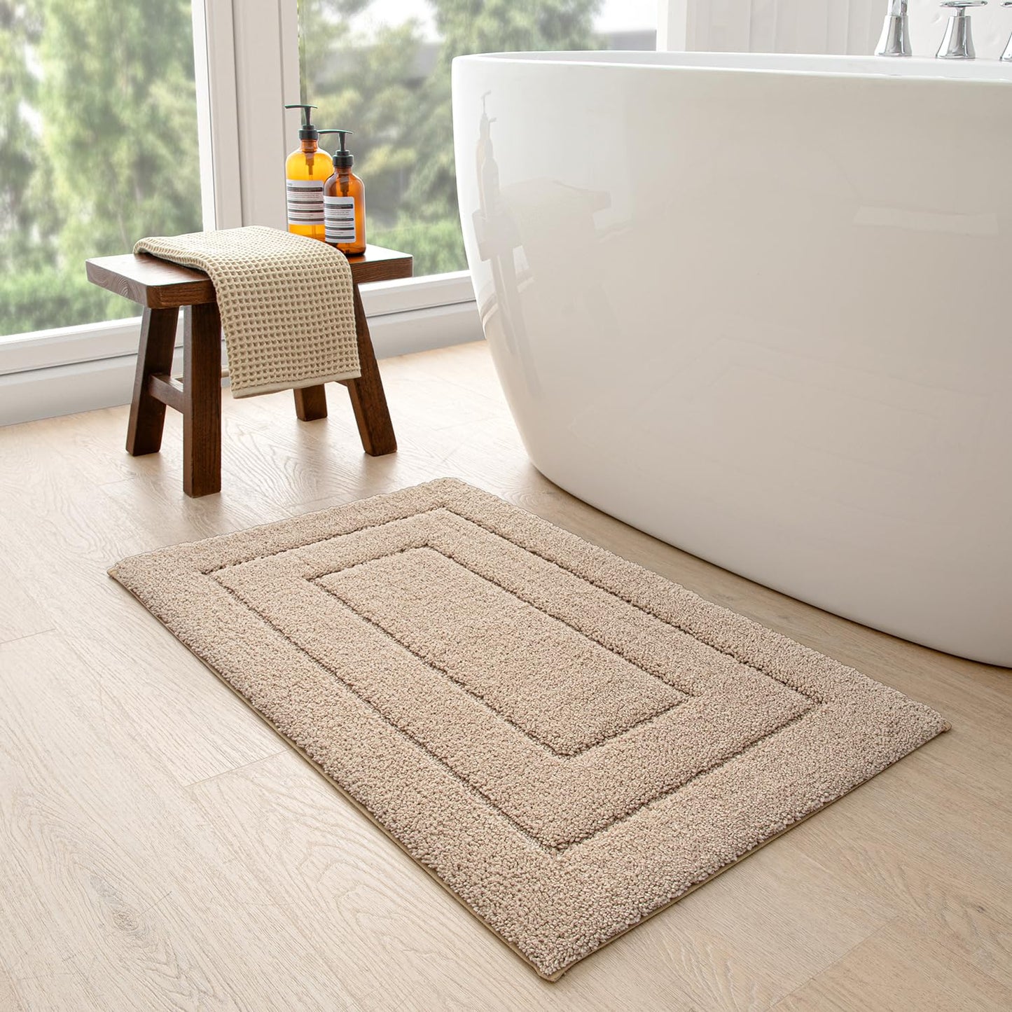 DEXI Bath Mat 60 x 90 cm, Non-Slip Bathroom Mat Machine-Washable, Ultra Soft and Water Absorbent Bath Rug for Bathroom, Tub and Shower - Beige