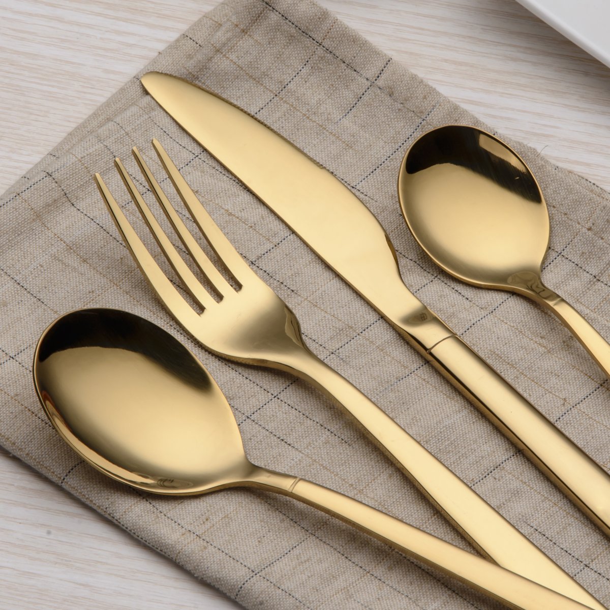 Berglander 30 Piece Titanium Gold Plated Stainless Steel Cutlery Set, 30 Pieces Golden Flatware Set, Gold Silverware Set Cutlery Sets, Service for 6 (Shiny Gold)