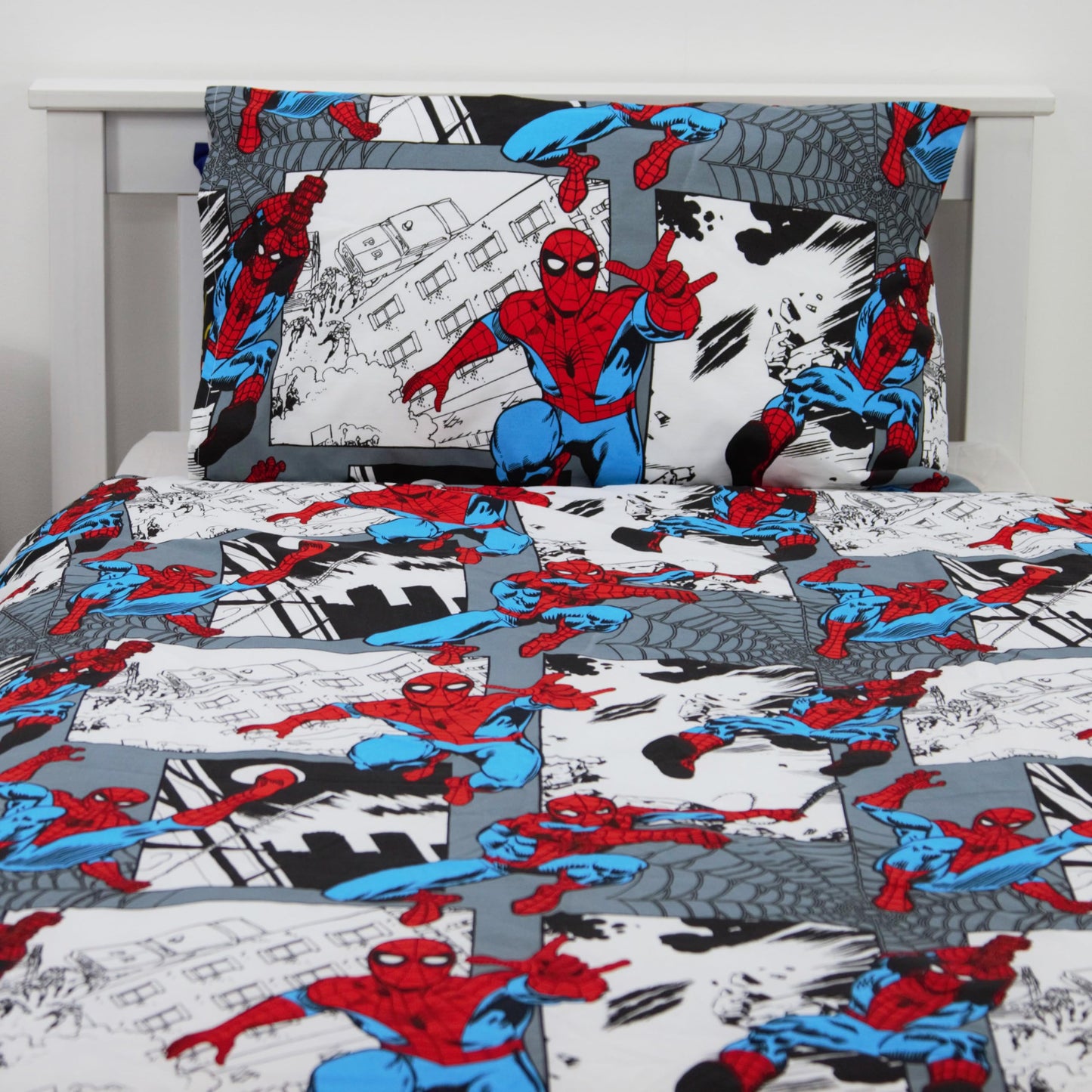 Spiderman Ultimate Metropolis Single Duvet Cover | Reversible Two Sided Design | Kids Bedding Set Includes Matching Pillow Case, Micro Fibre Polyester, Red, 200 x 135cm